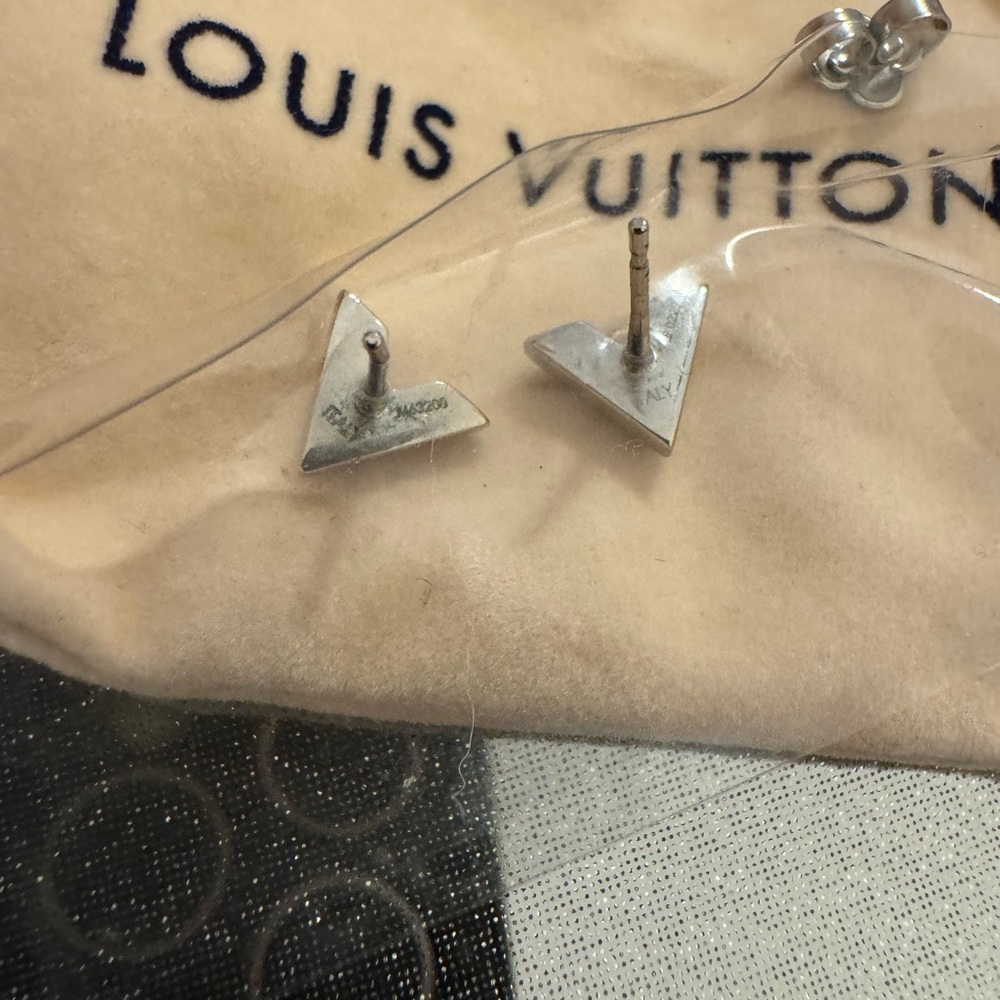 Louis Vuitton V Stud Earrings Authentic M63208 - Picture 2 of 5